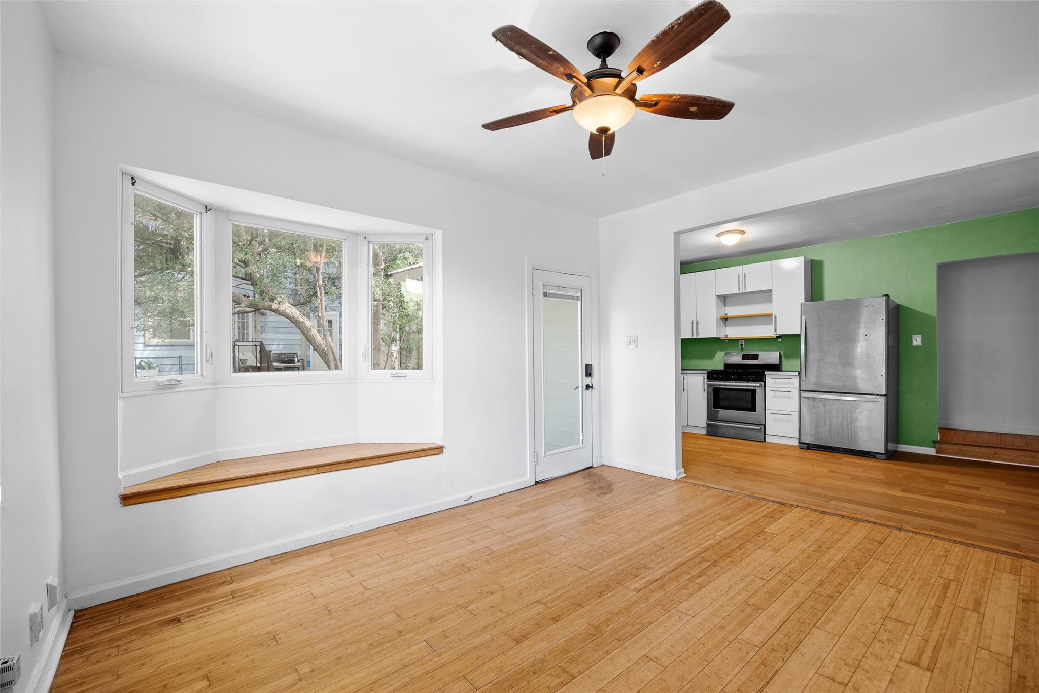 2409 E 9th St #b Property Photo 5
