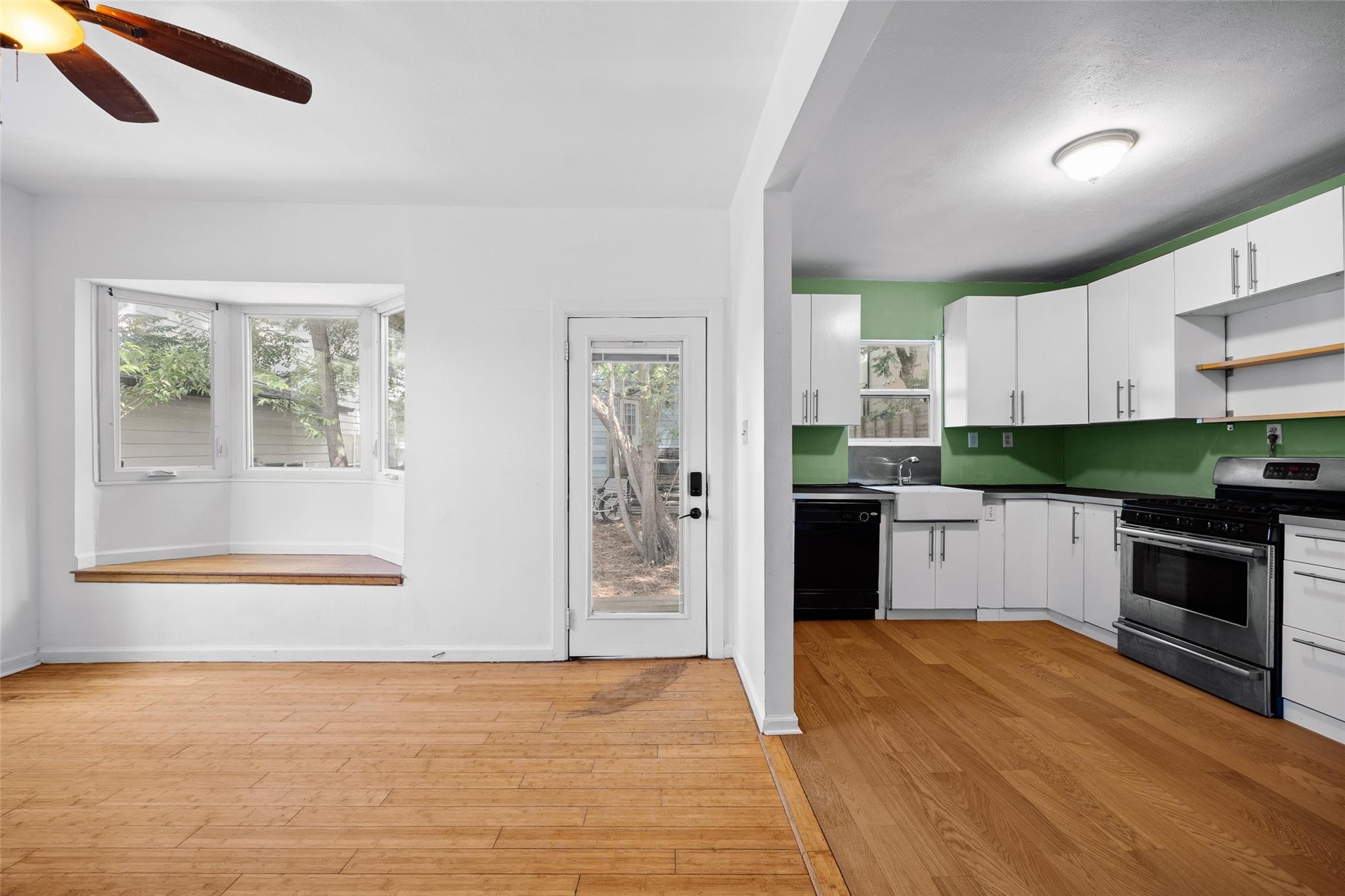 2409 E 9th St #b Property Photo 6