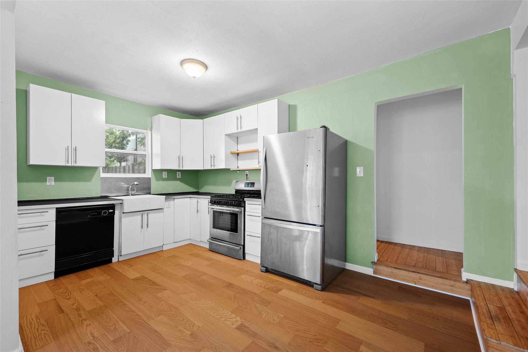 2409 E 9th St #b Property Photo 8