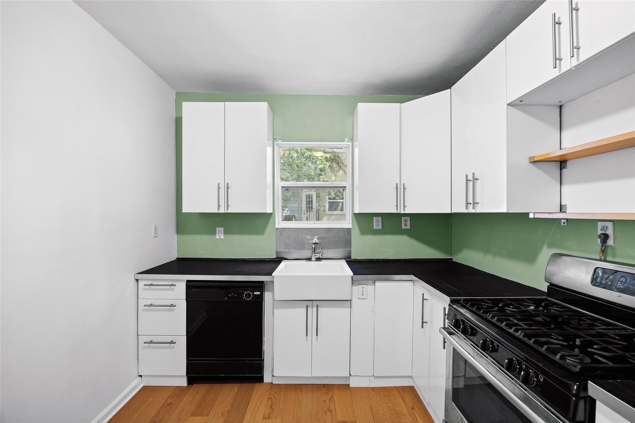 2409 E 9th St #b Property Photo 9