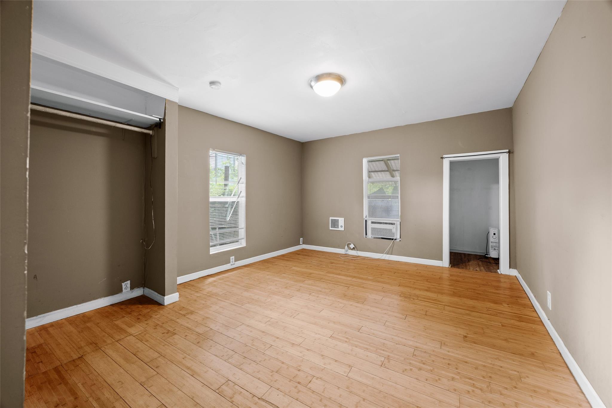 2409 E 9th St #b Property Photo 13