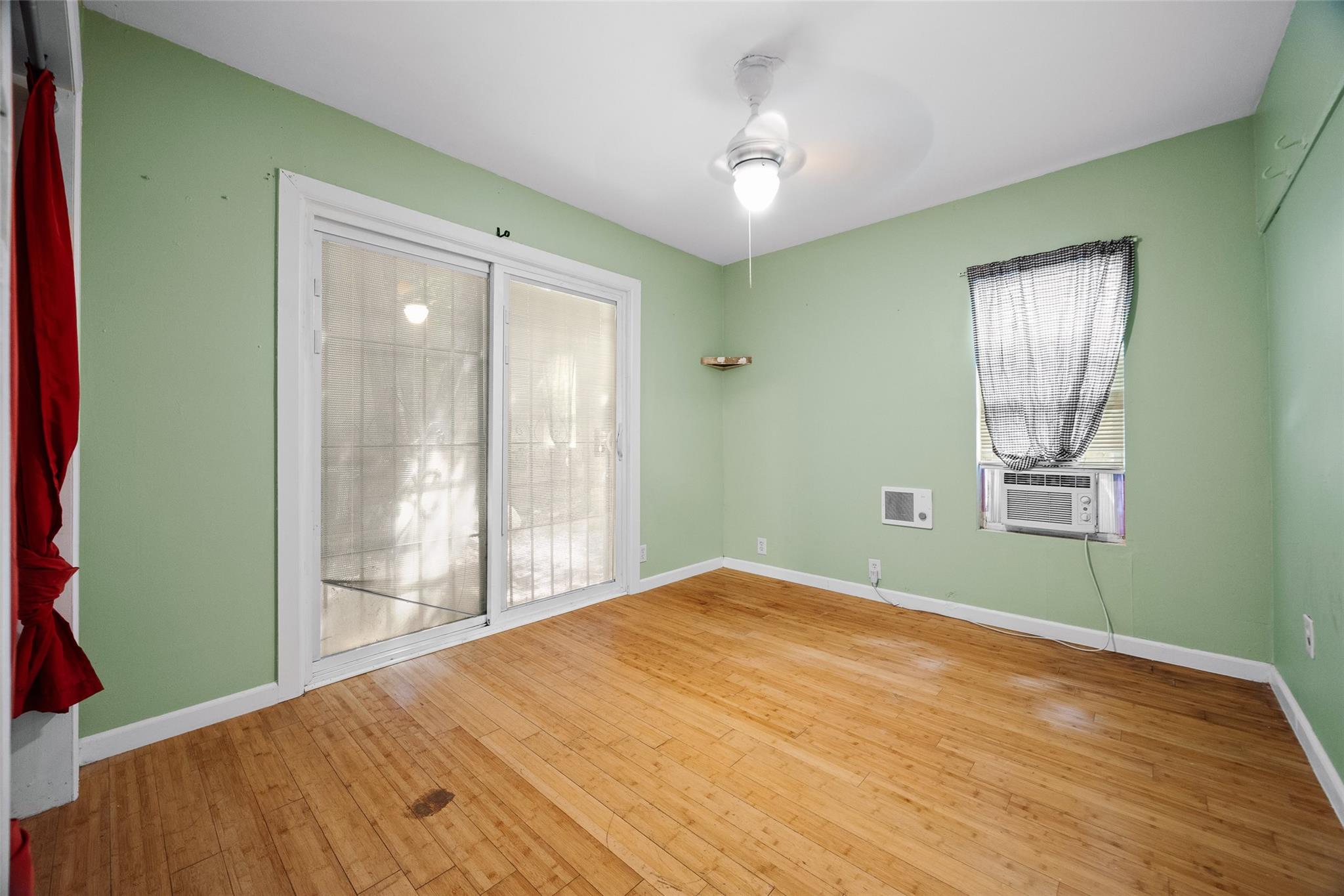 2409 E 9th St #b Property Photo 15