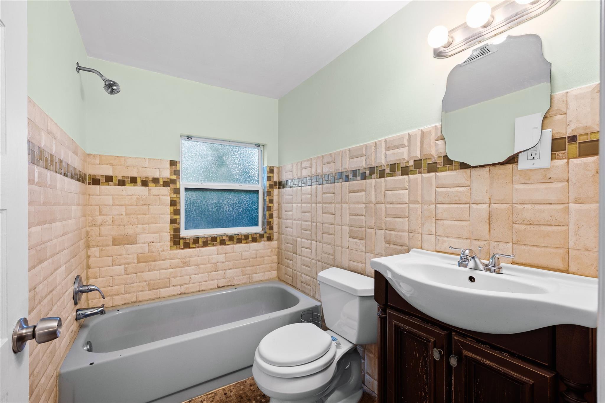 2409 E 9th St #b Property Photo 16