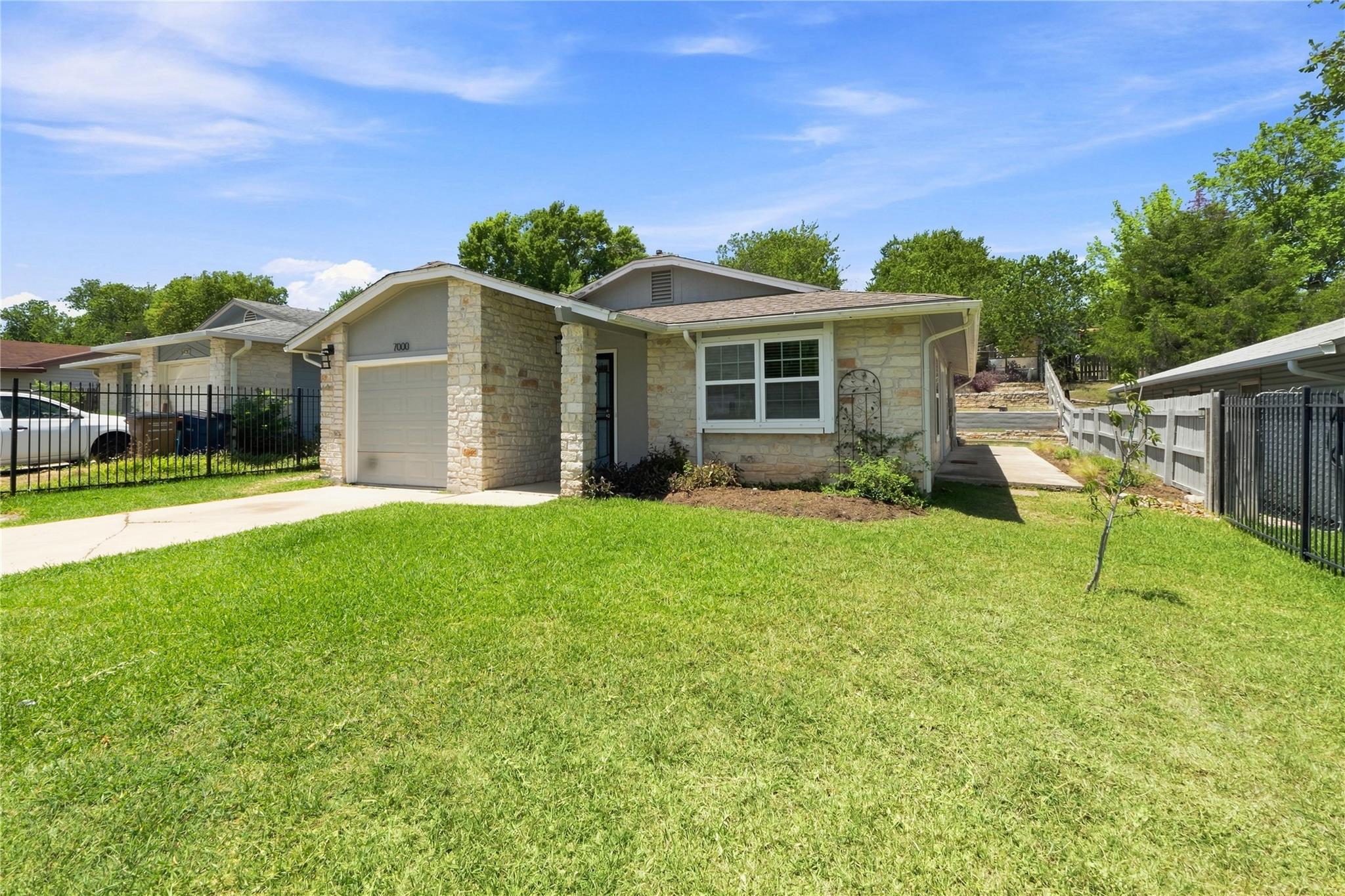 7000 Shannon Dr Property Photo 3