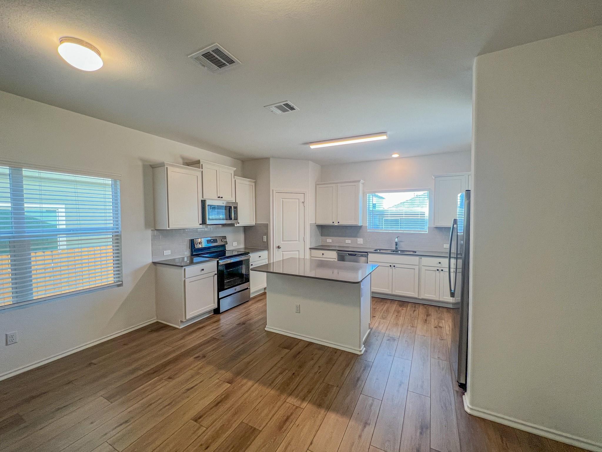 438 Perfect World Loop Property Photo 4