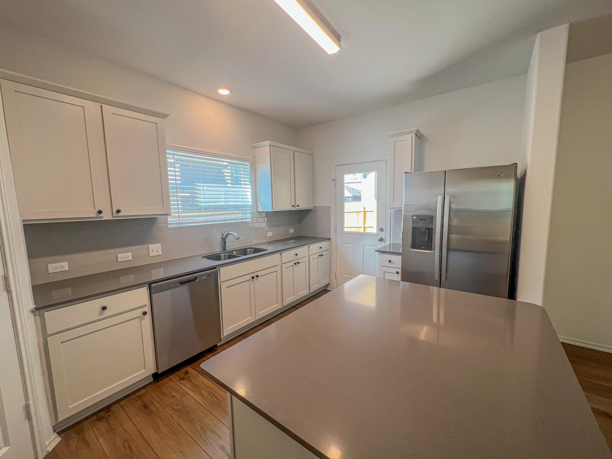 438 Perfect World Loop Property Photo 5