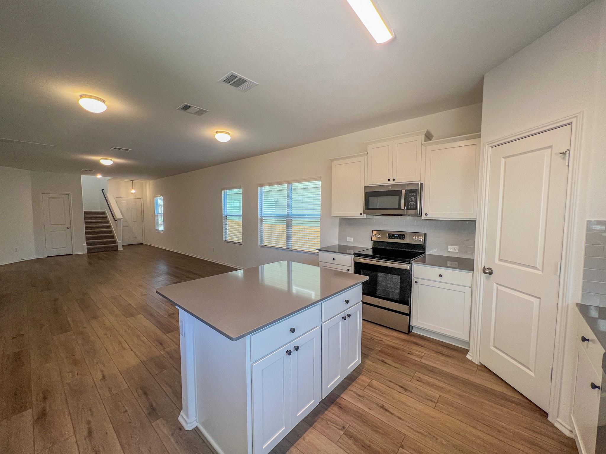 438 Perfect World Loop Property Photo 6