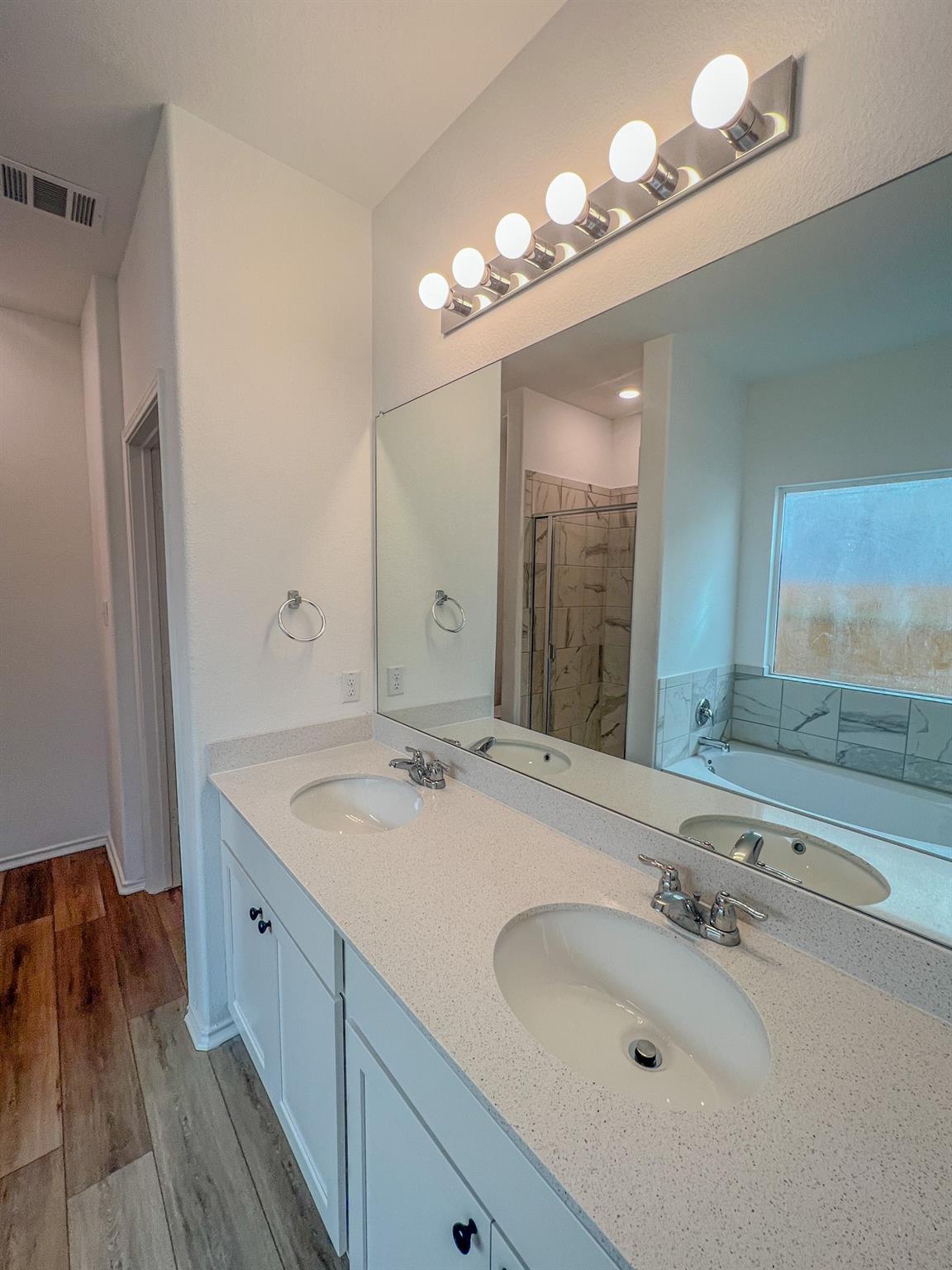 438 Perfect World Loop Property Photo 10