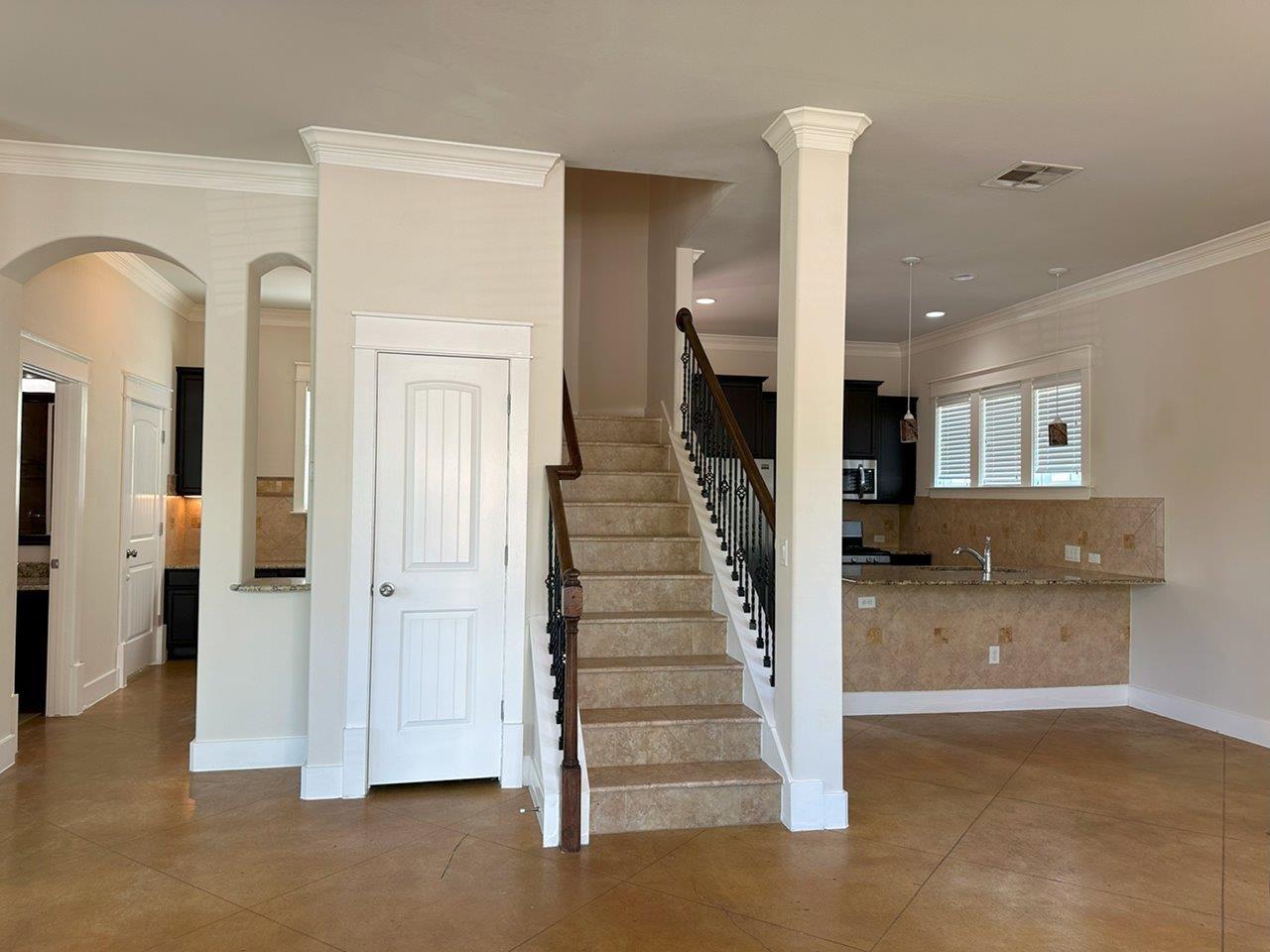 505 W North Loop Blvd #a Property Photo 4