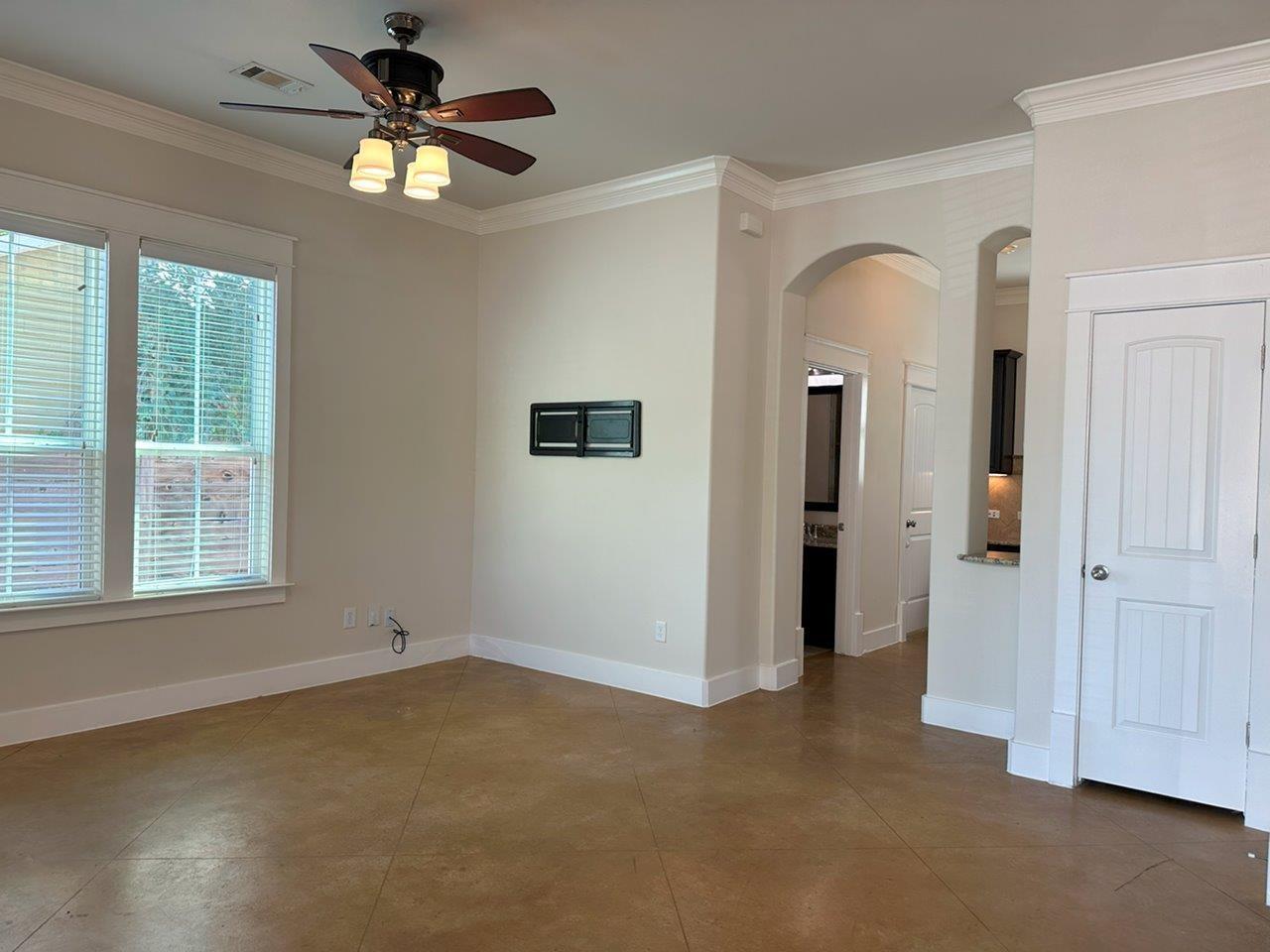 505 W North Loop Blvd #a Property Photo 5