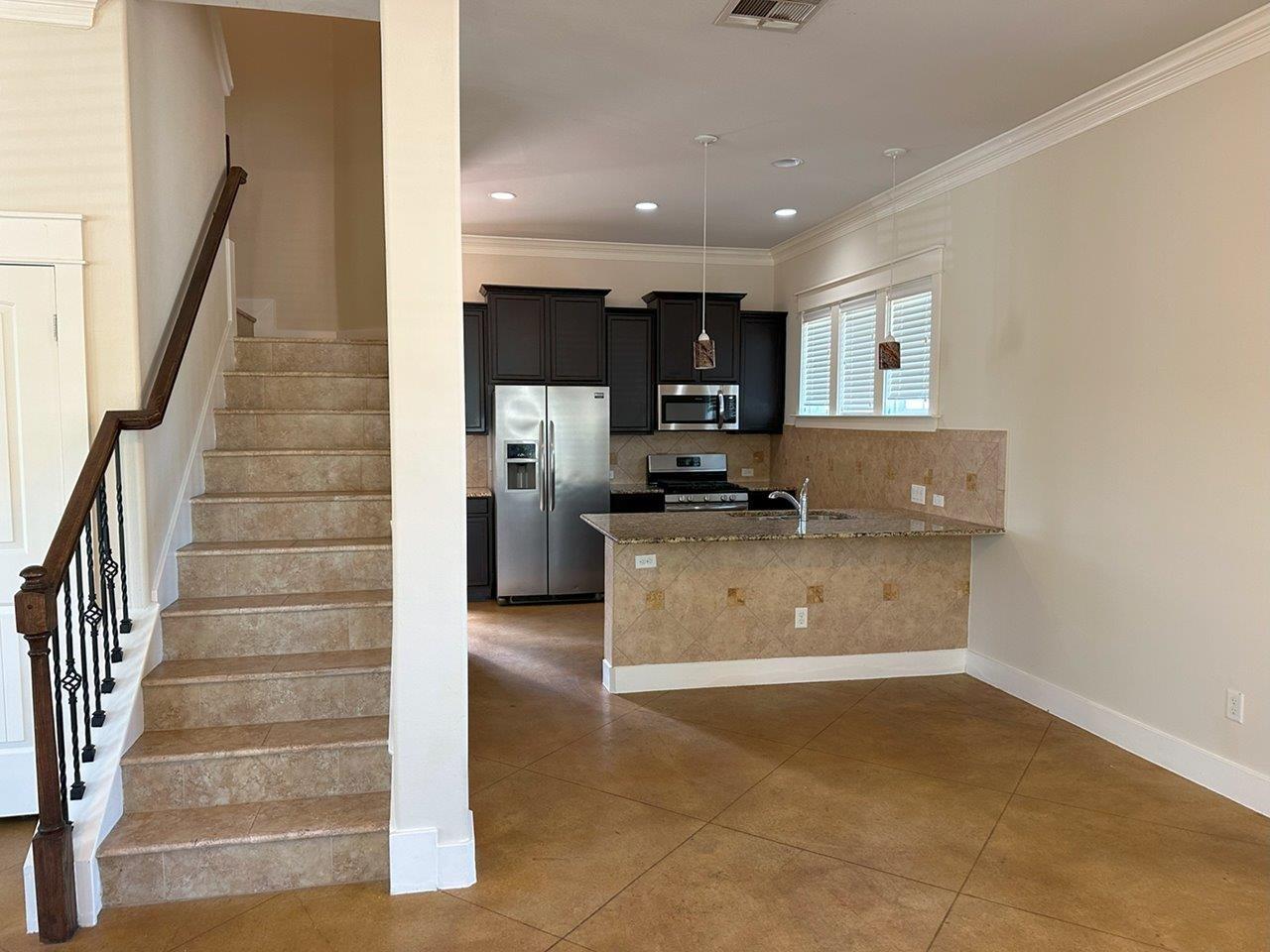 505 W North Loop Blvd #a Property Photo 6