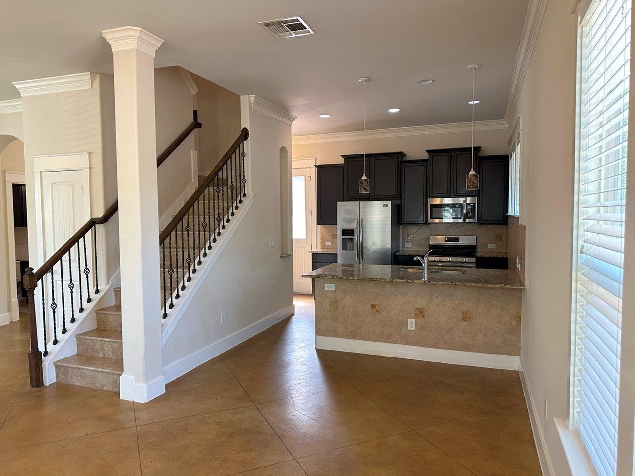 505 W North Loop Blvd #a Property Photo 7