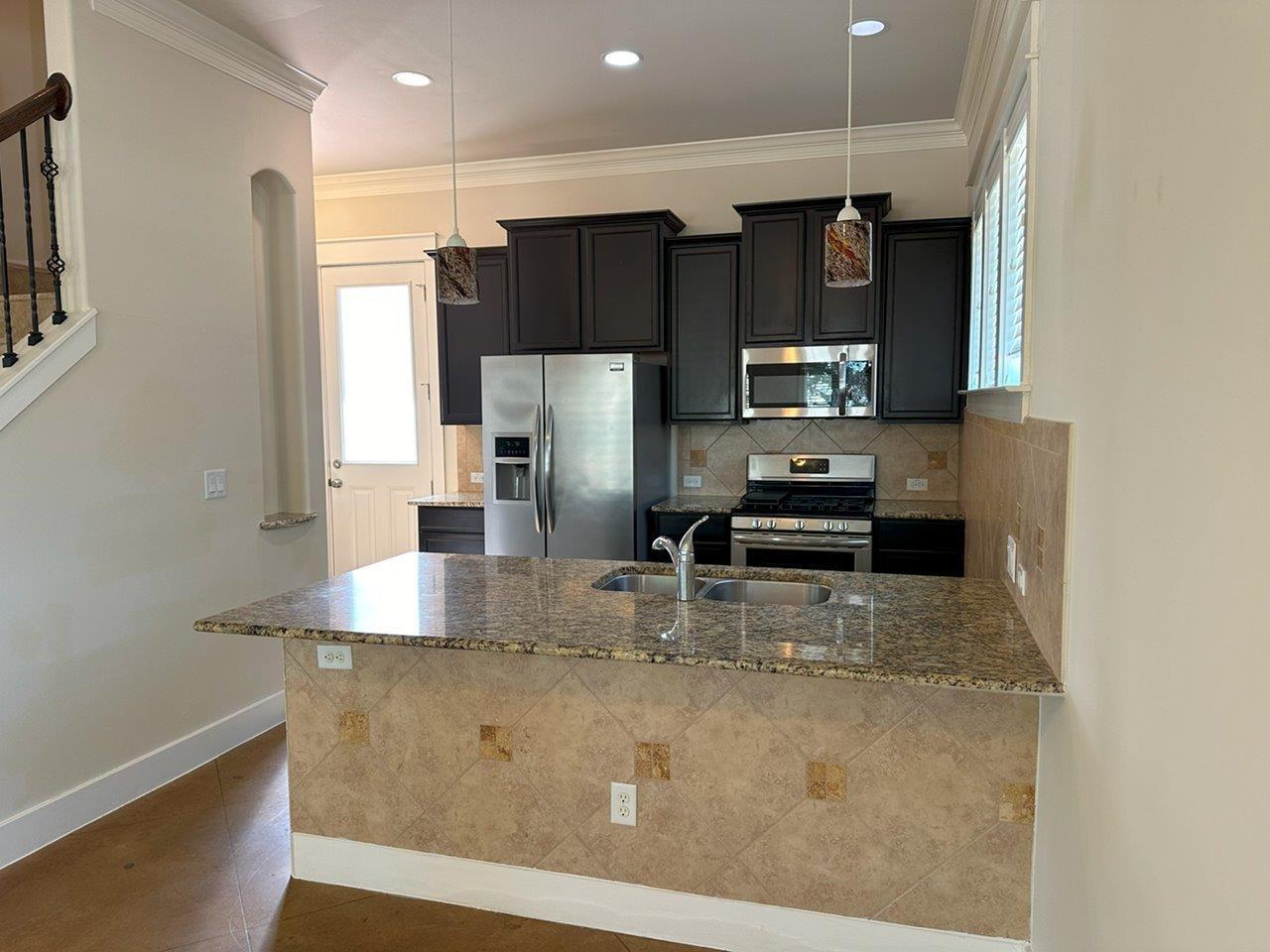 505 W North Loop Blvd #a Property Photo 8