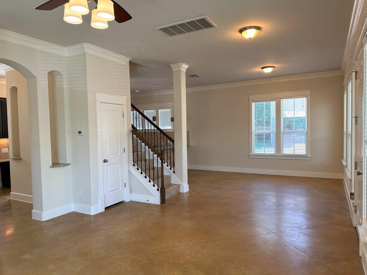505 W North Loop Blvd #a Property Photo 10