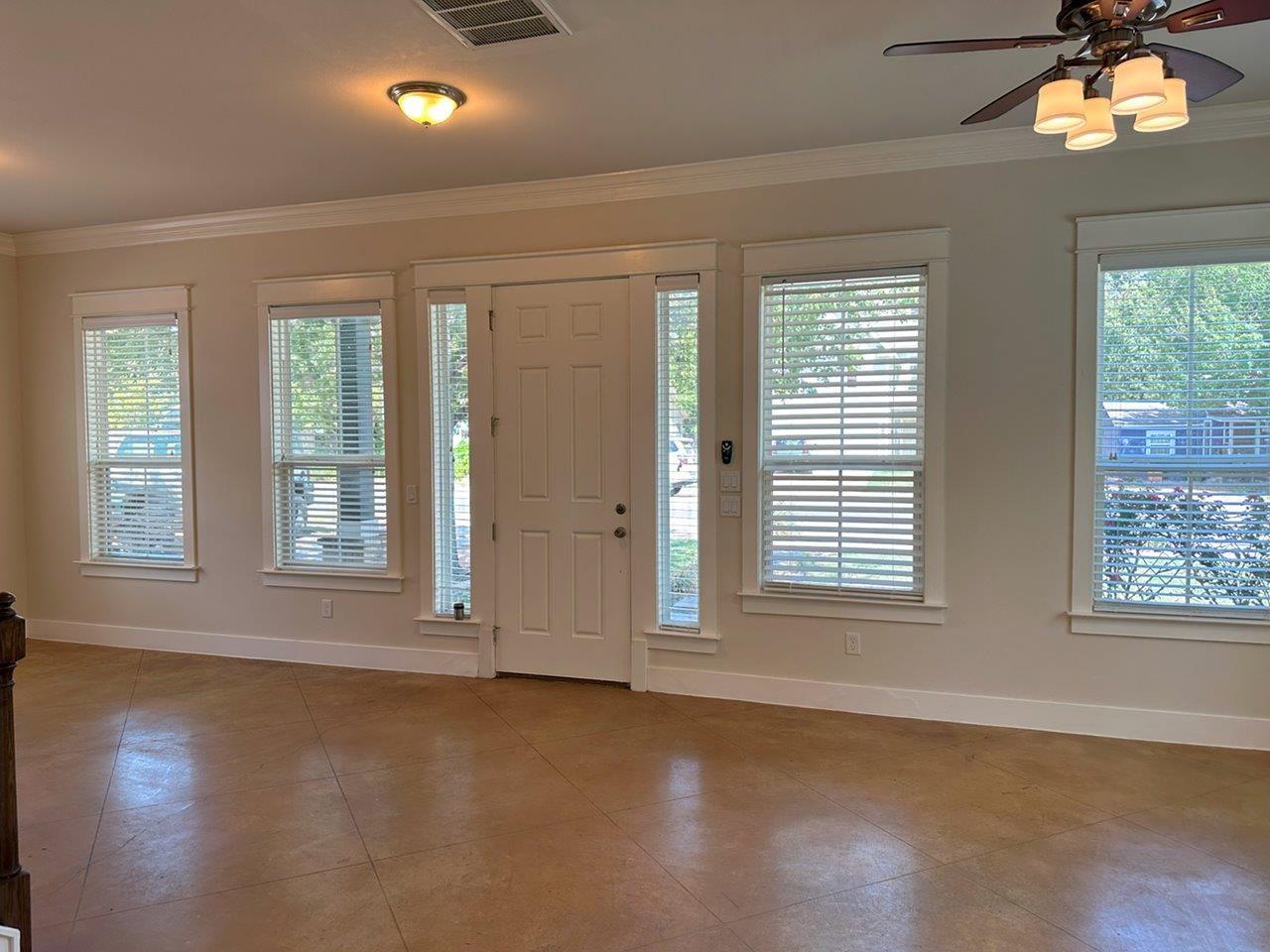 505 W North Loop Blvd #a Property Photo 11