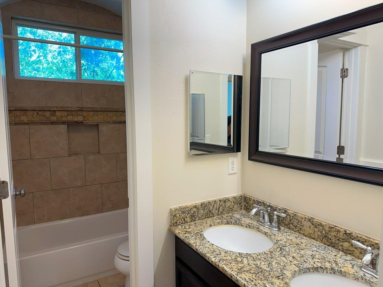 505 W North Loop Blvd #a Property Photo 21