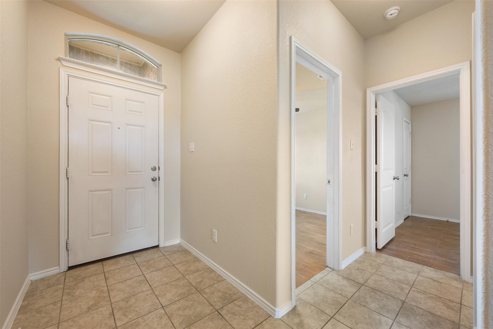 208 Plata Ln Property Photo 8
