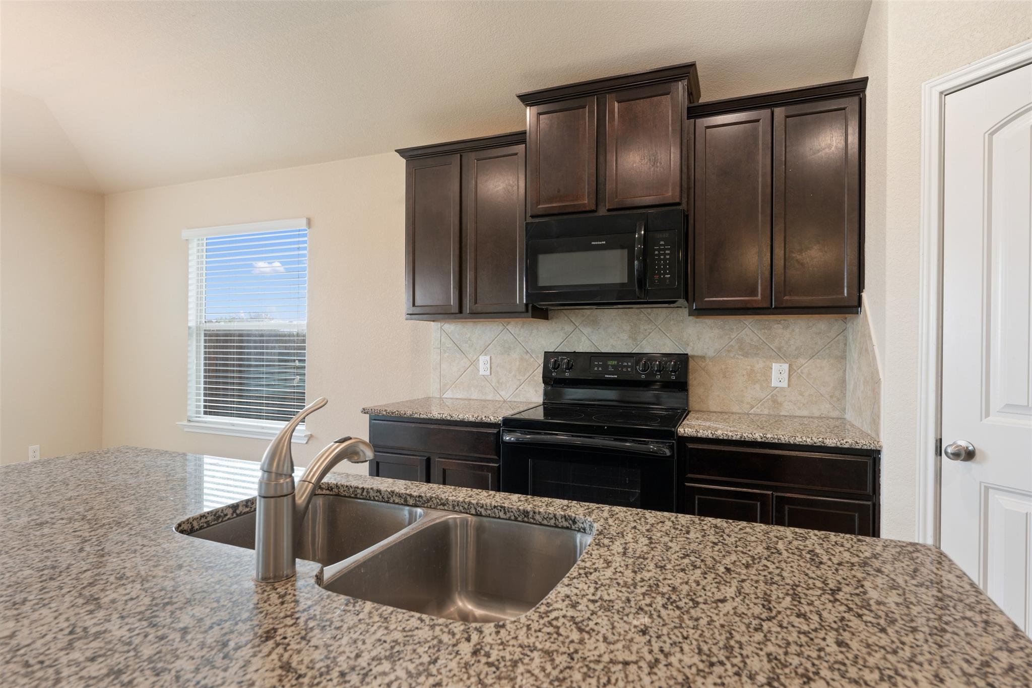 208 Plata Ln Property Photo 20