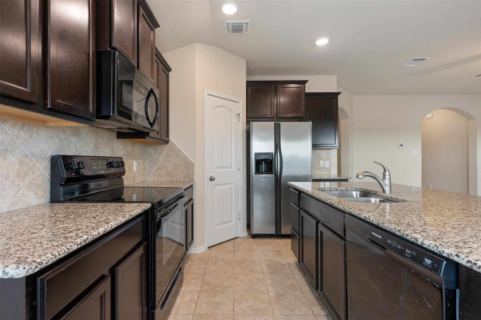 208 Plata Ln Property Photo 22