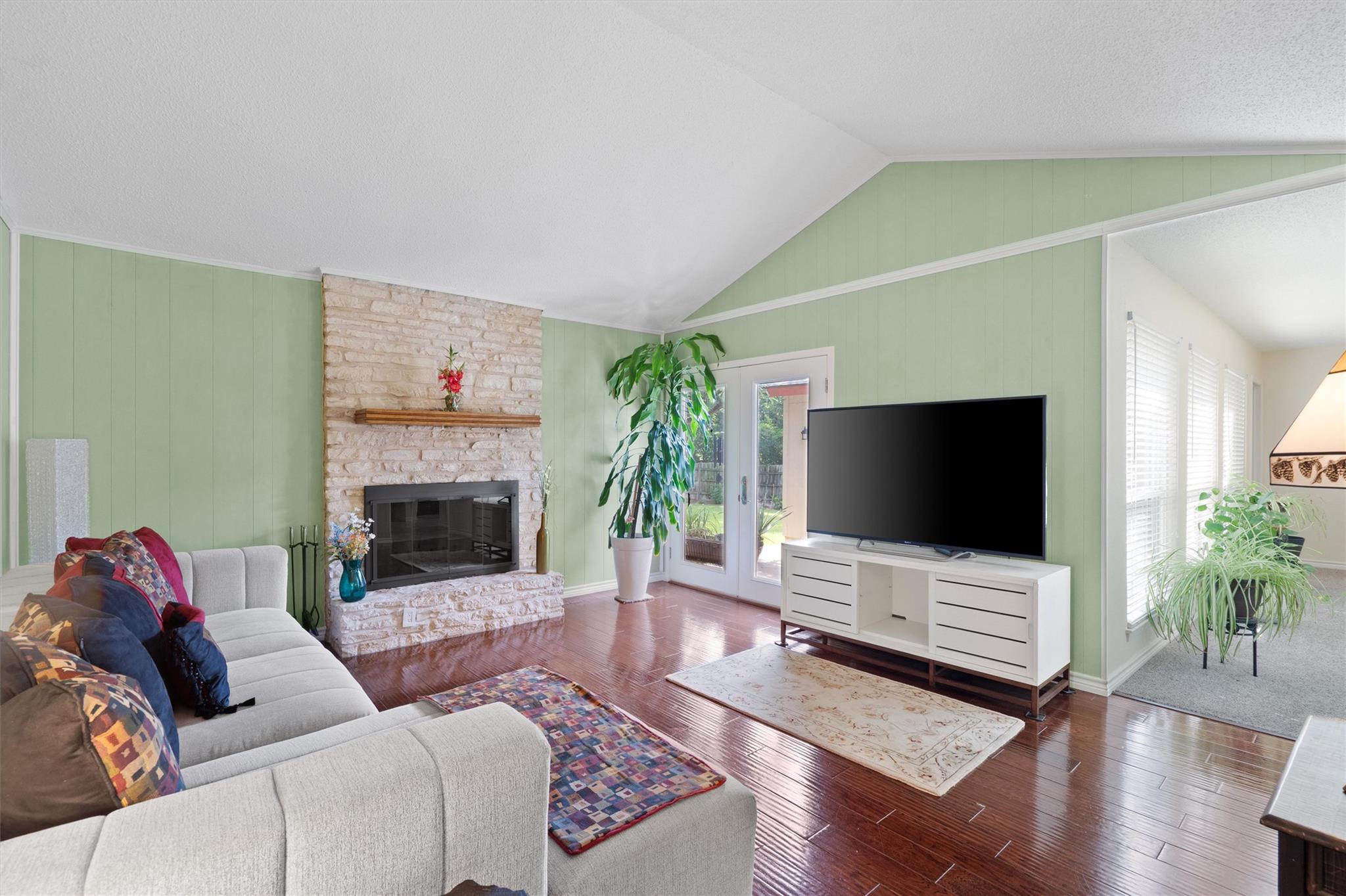 13215 Woodthorpe St Property Photo 4