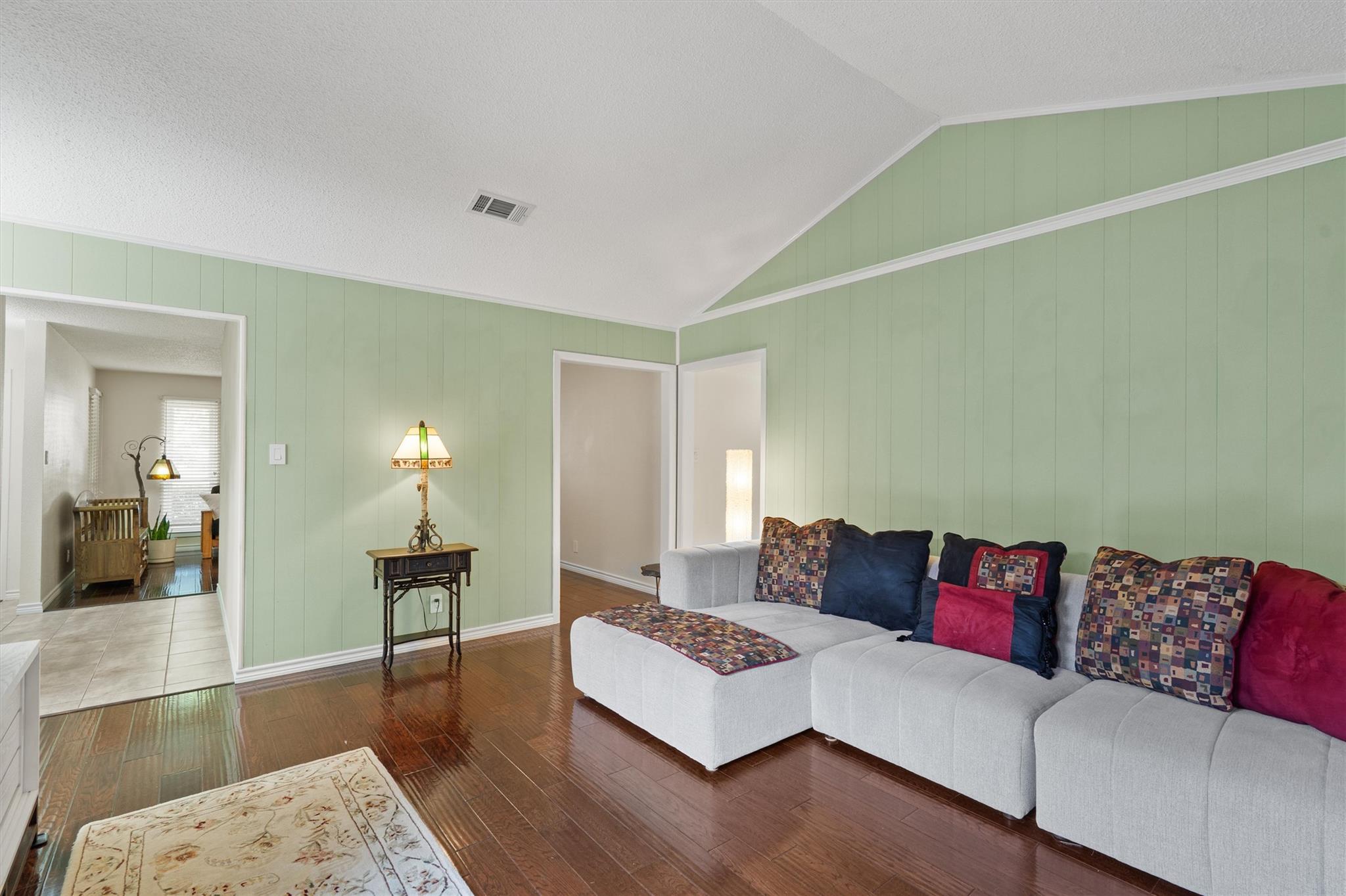 13215 Woodthorpe St Property Photo 5