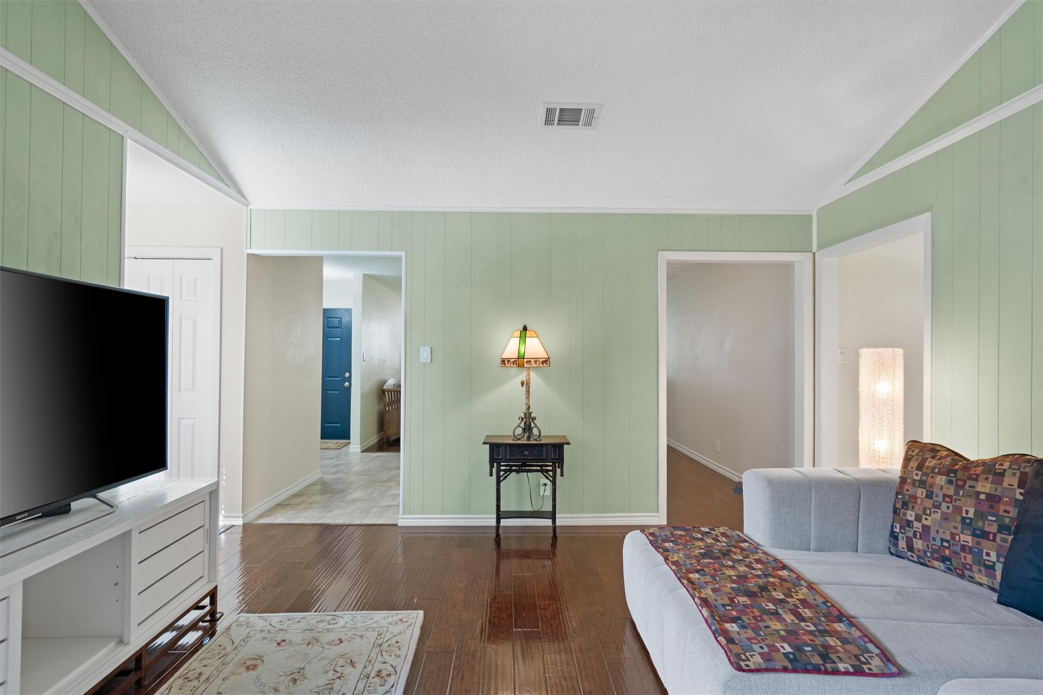 13215 Woodthorpe St Property Photo 6