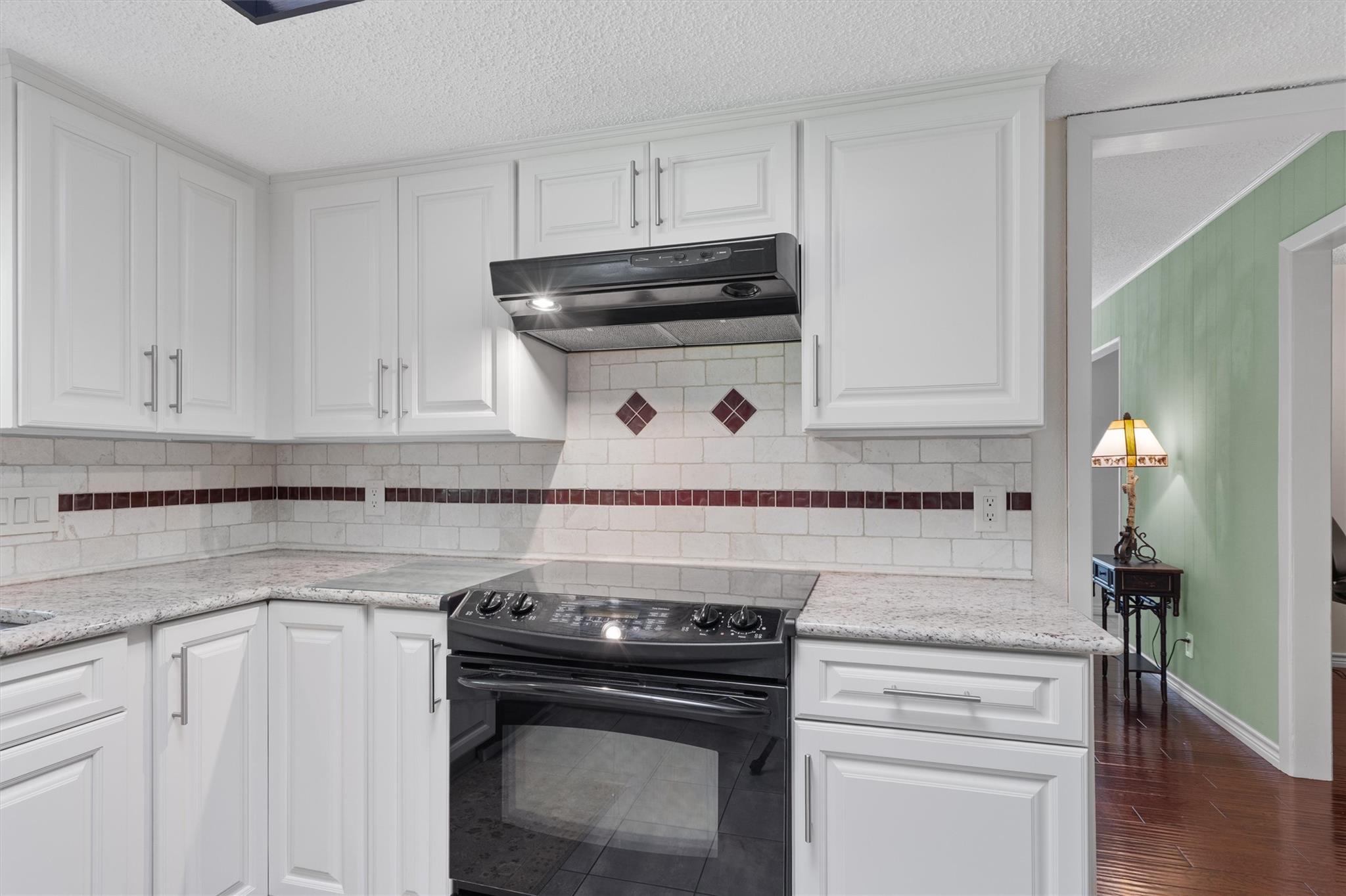 13215 Woodthorpe St Property Photo 9