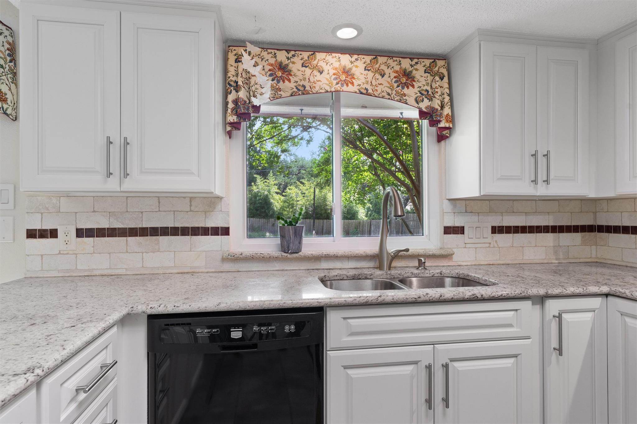 13215 Woodthorpe St Property Photo 10
