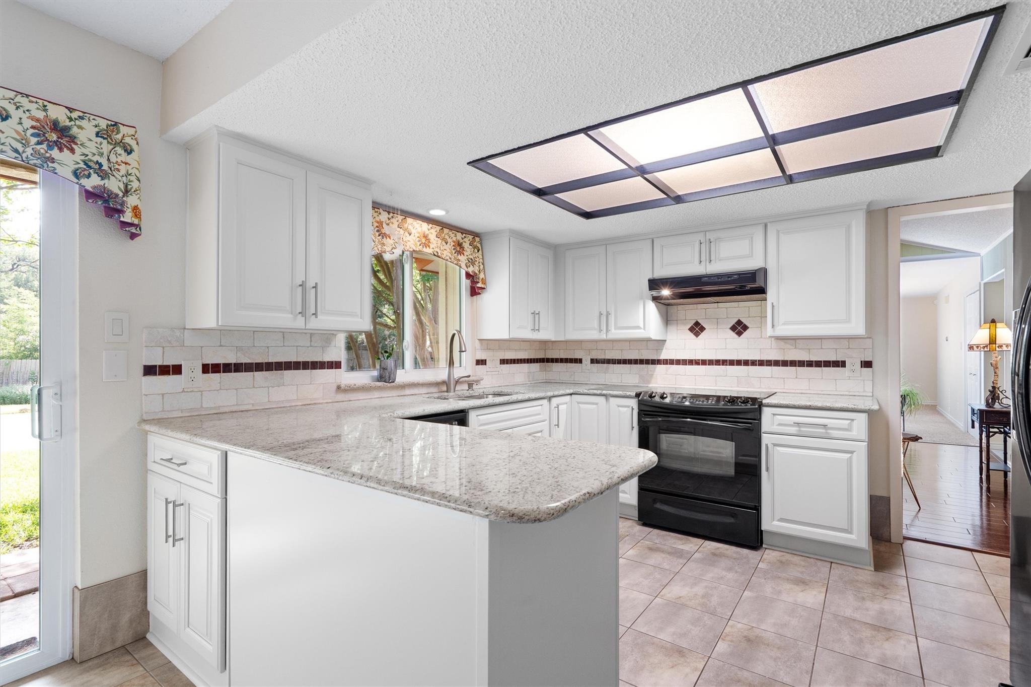 13215 Woodthorpe St Property Photo 11