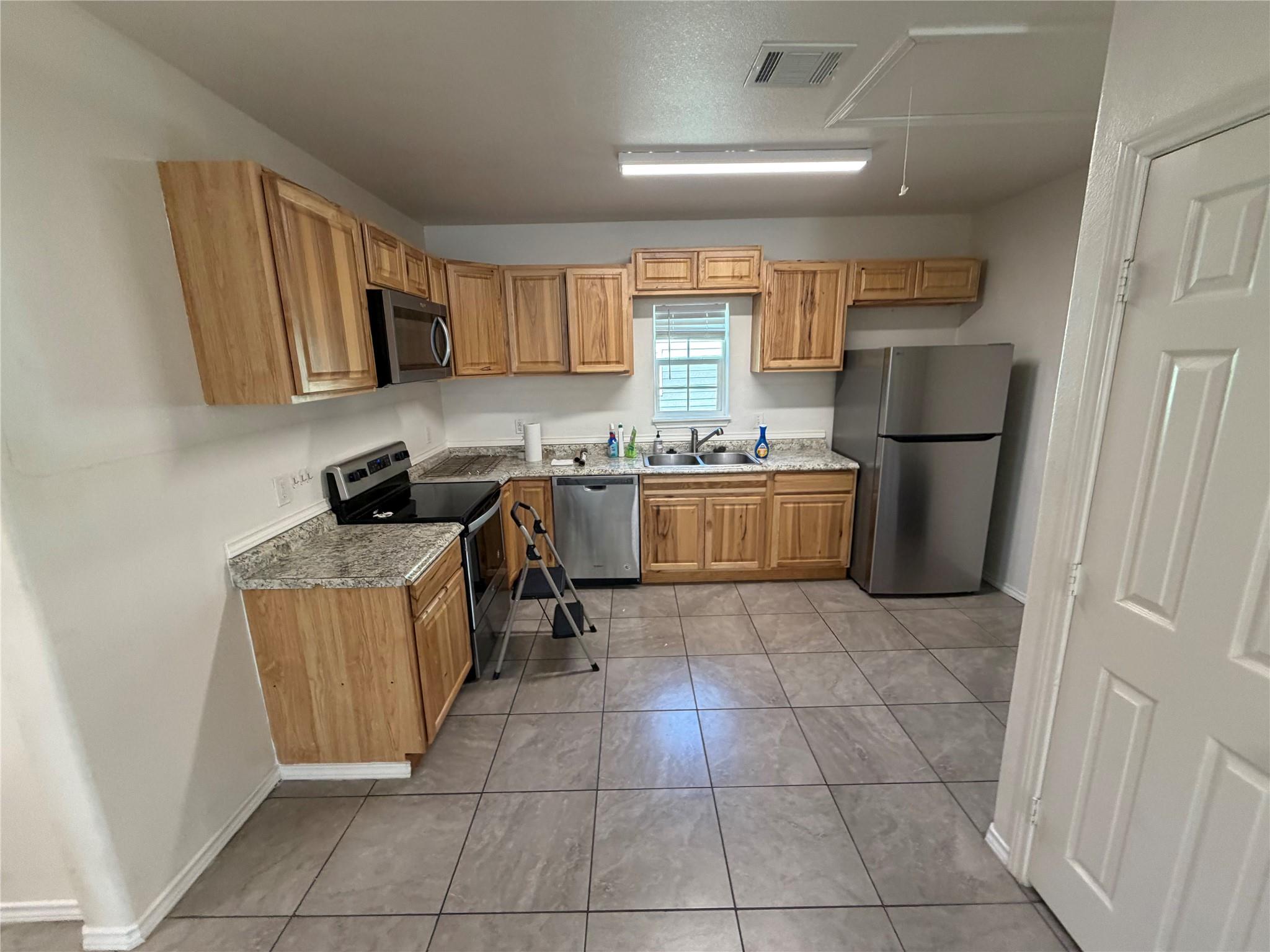 211 Shaw St #a Property Photo 4