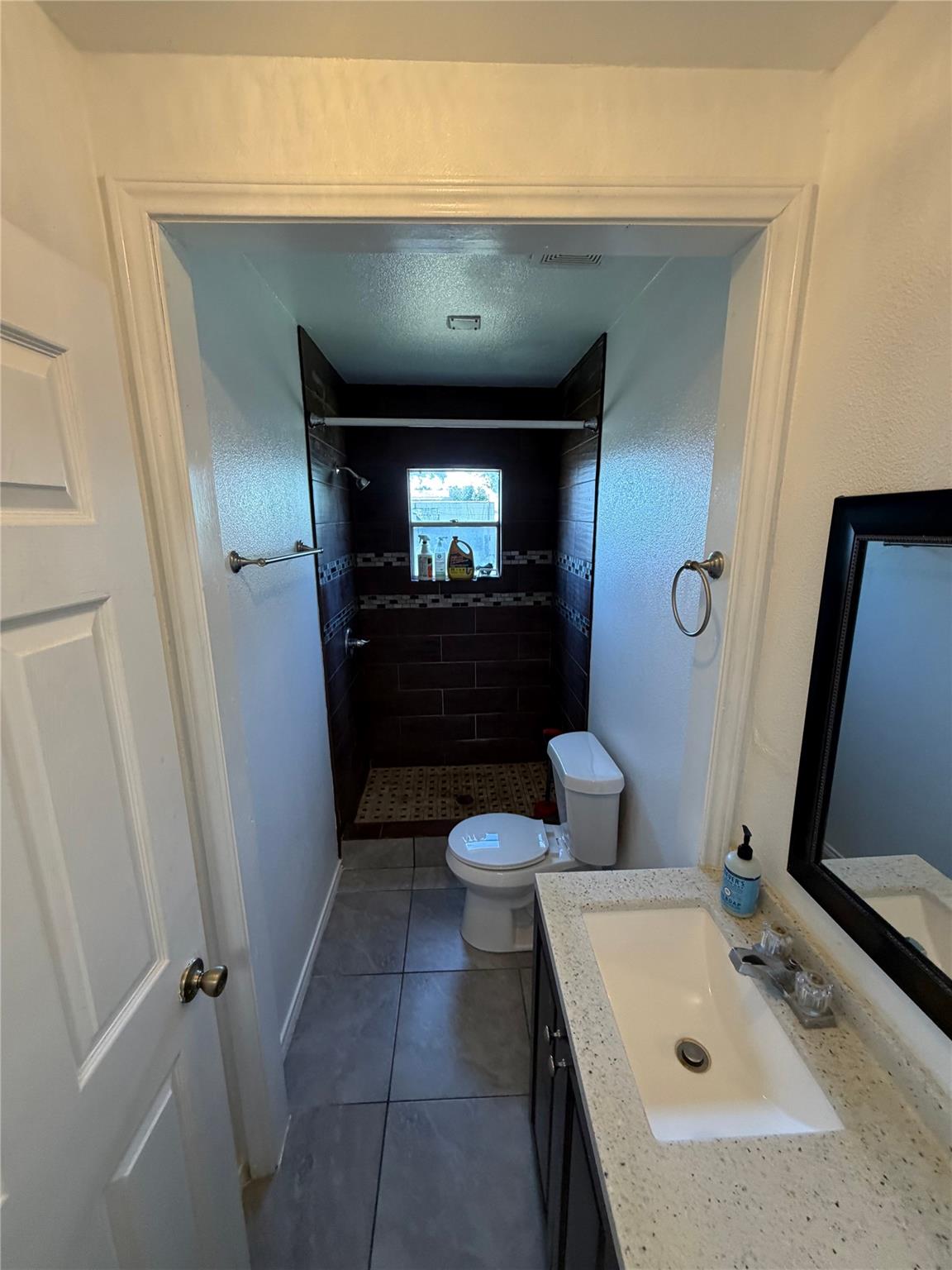 211 Shaw St #a Property Photo 5