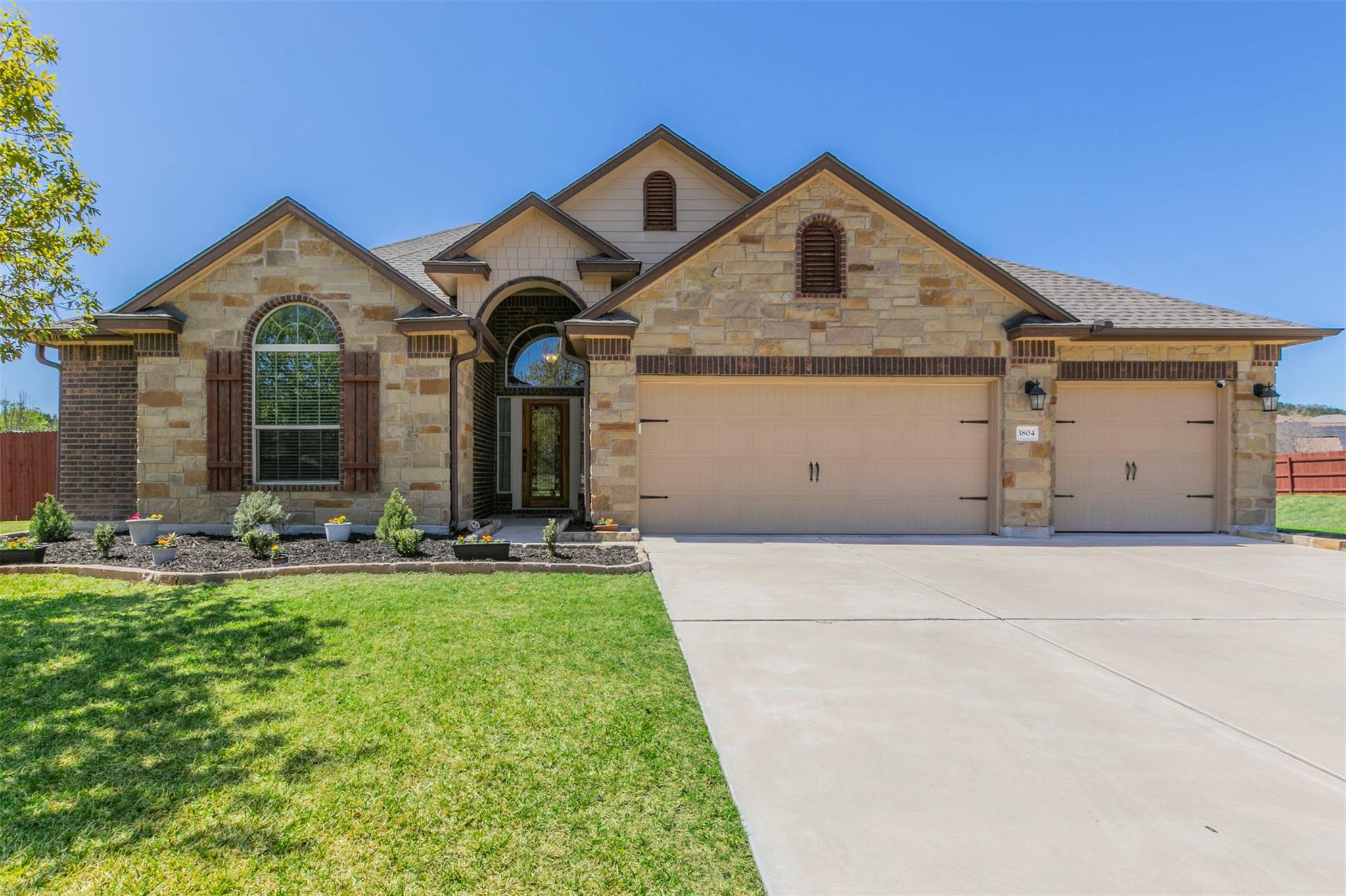 3804 Broken Arrow Dr Property Photo