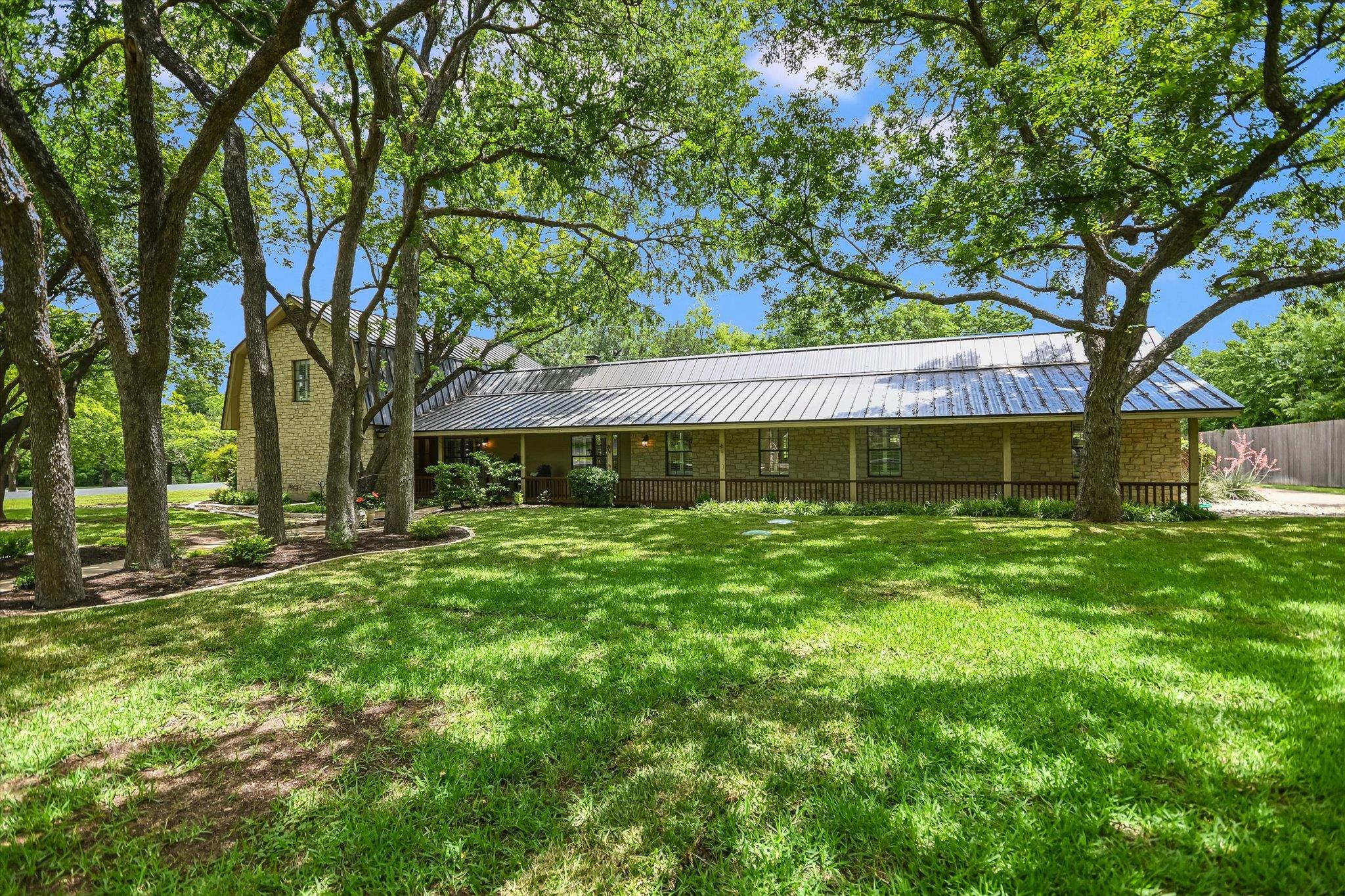 3301 Arrowhead Cir Property Photo 1