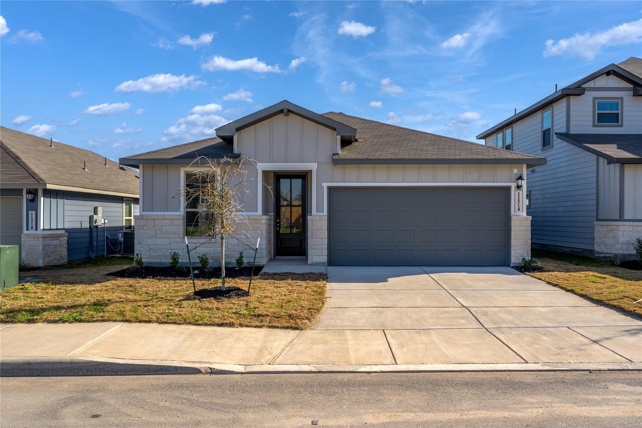 11514 Mustang Grove Grv Property Photo
