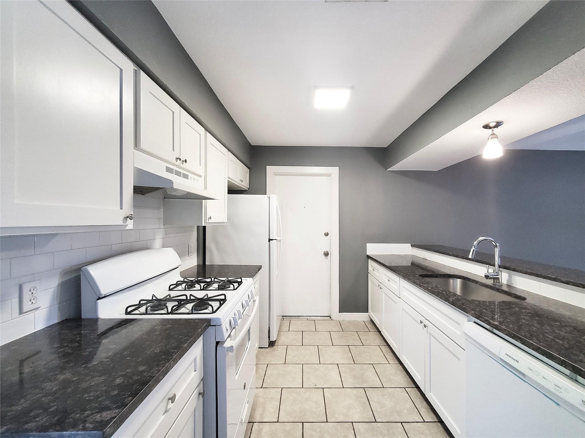 1813 Nicole Cir #b Property Photo 4