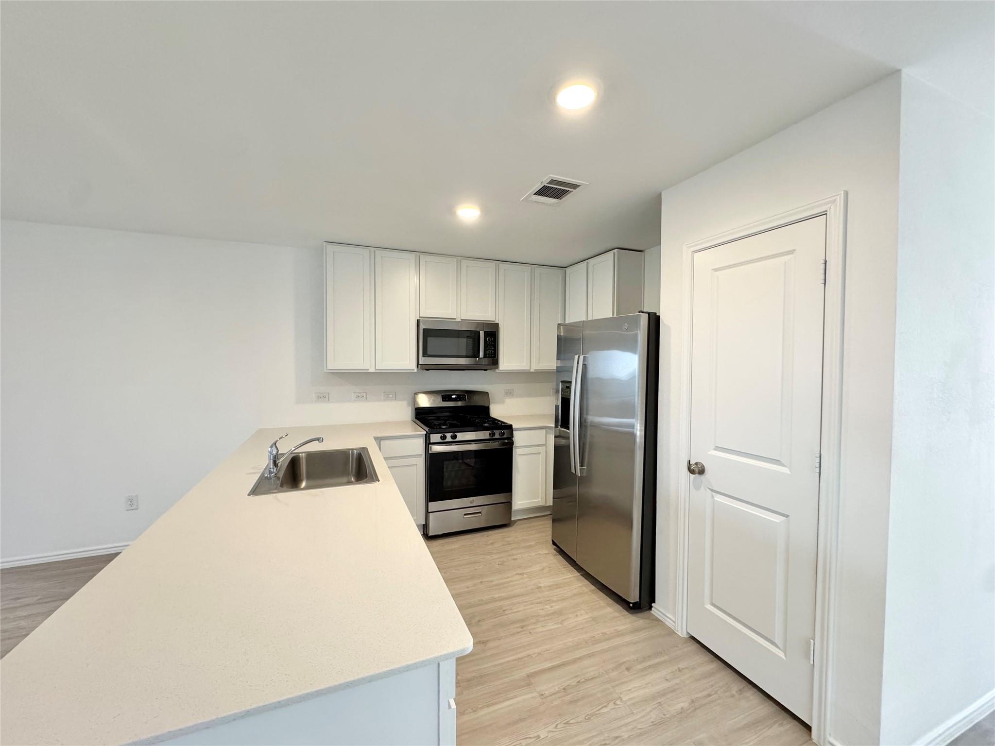 23604 Tiny Moons Way Property Photo 5