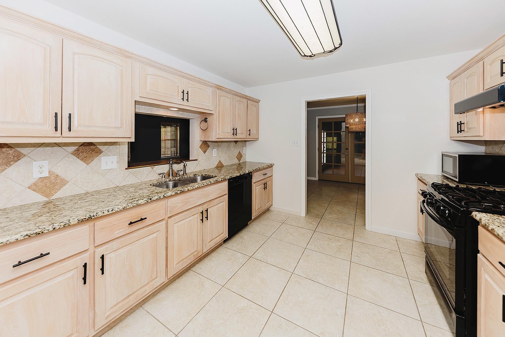 139 Village Forest Dr Property Photo 15