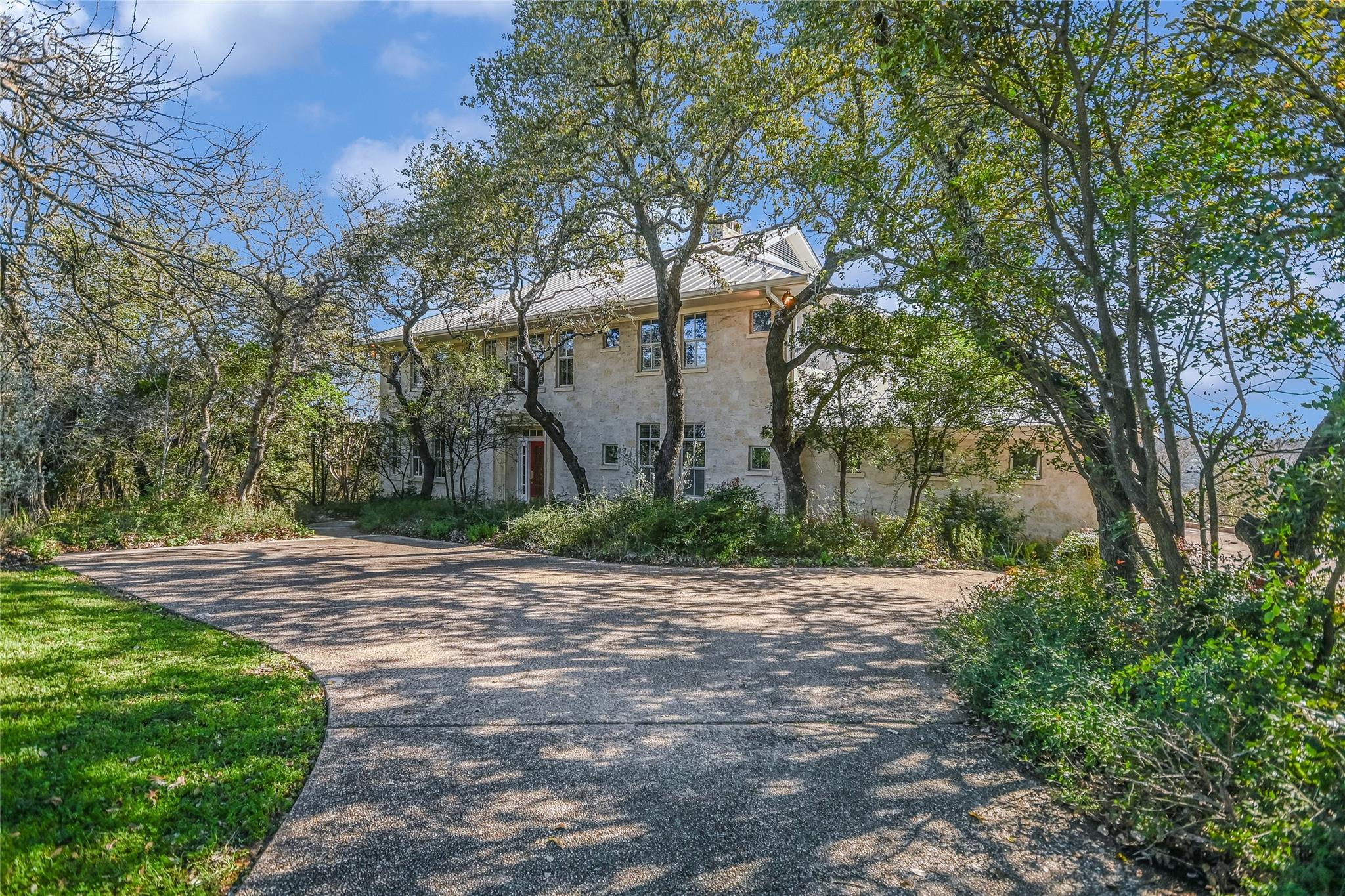 1 Hedge Ln Property Photo