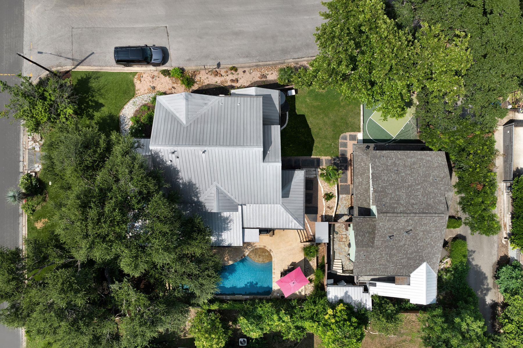 2001 Travis Heights Blvd Property Photo 2