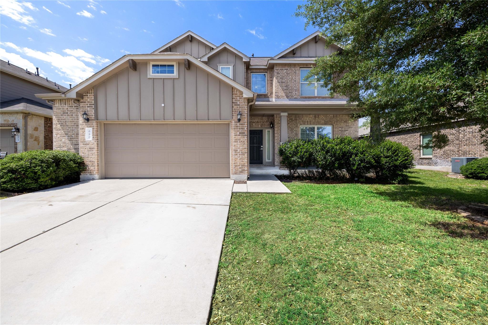 680 Peacock LN