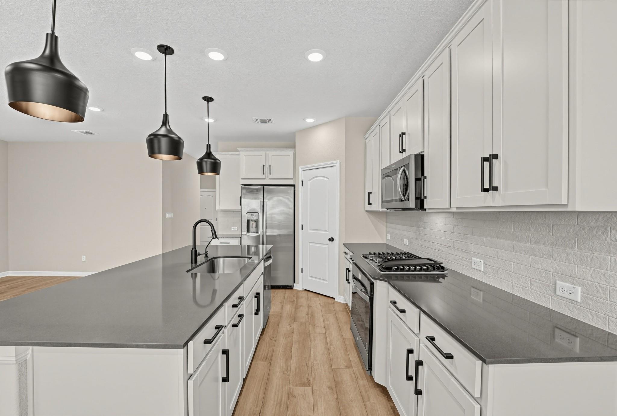 209 Swinging H Ln Property Photo 5