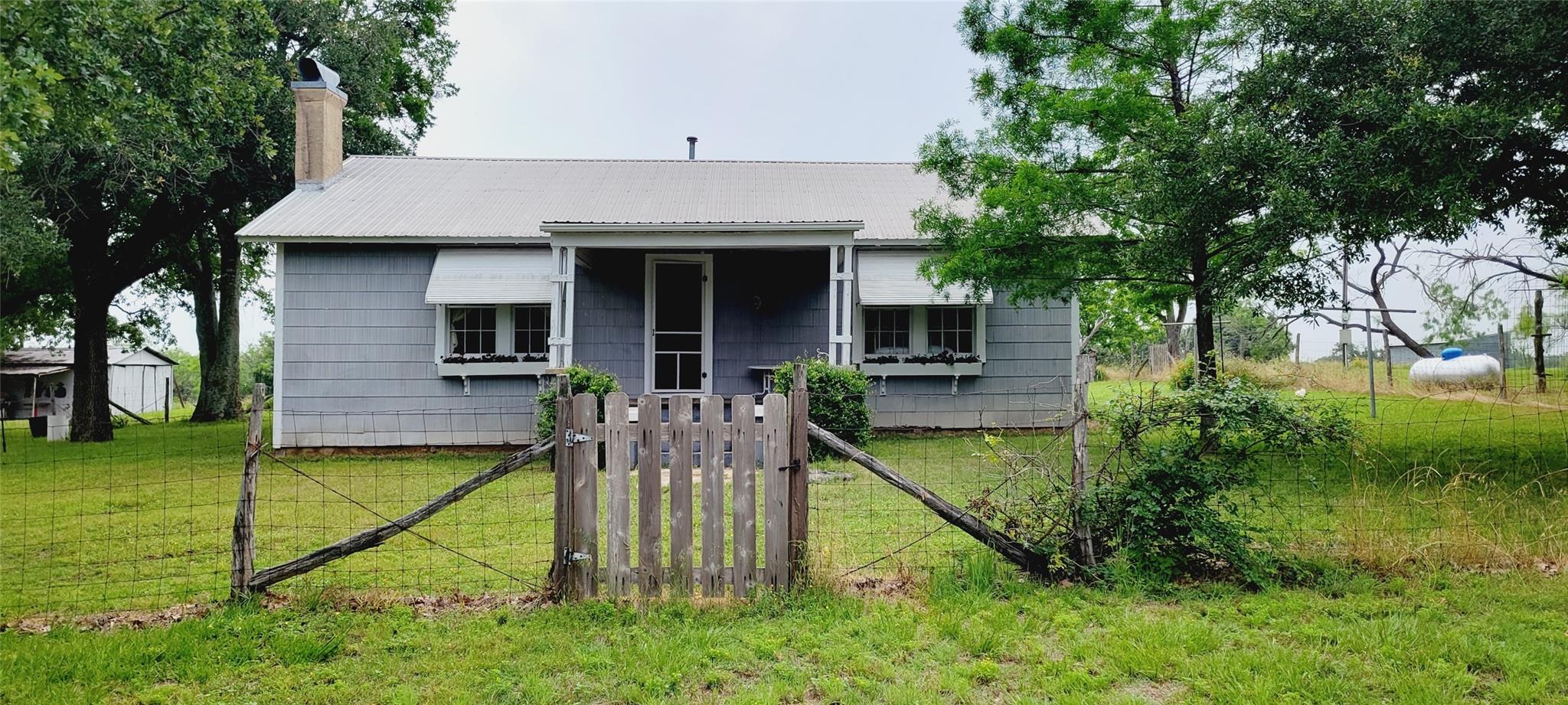 4592 N Fm 487 Property Photo 10