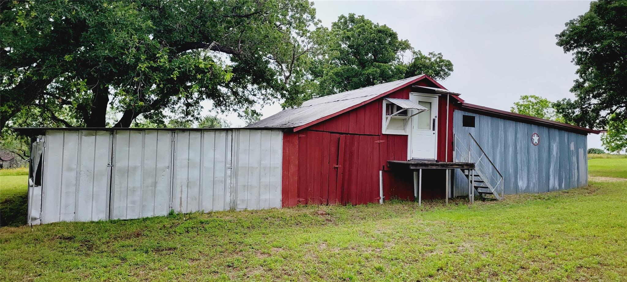 4592 N Fm 487 Property Photo 11
