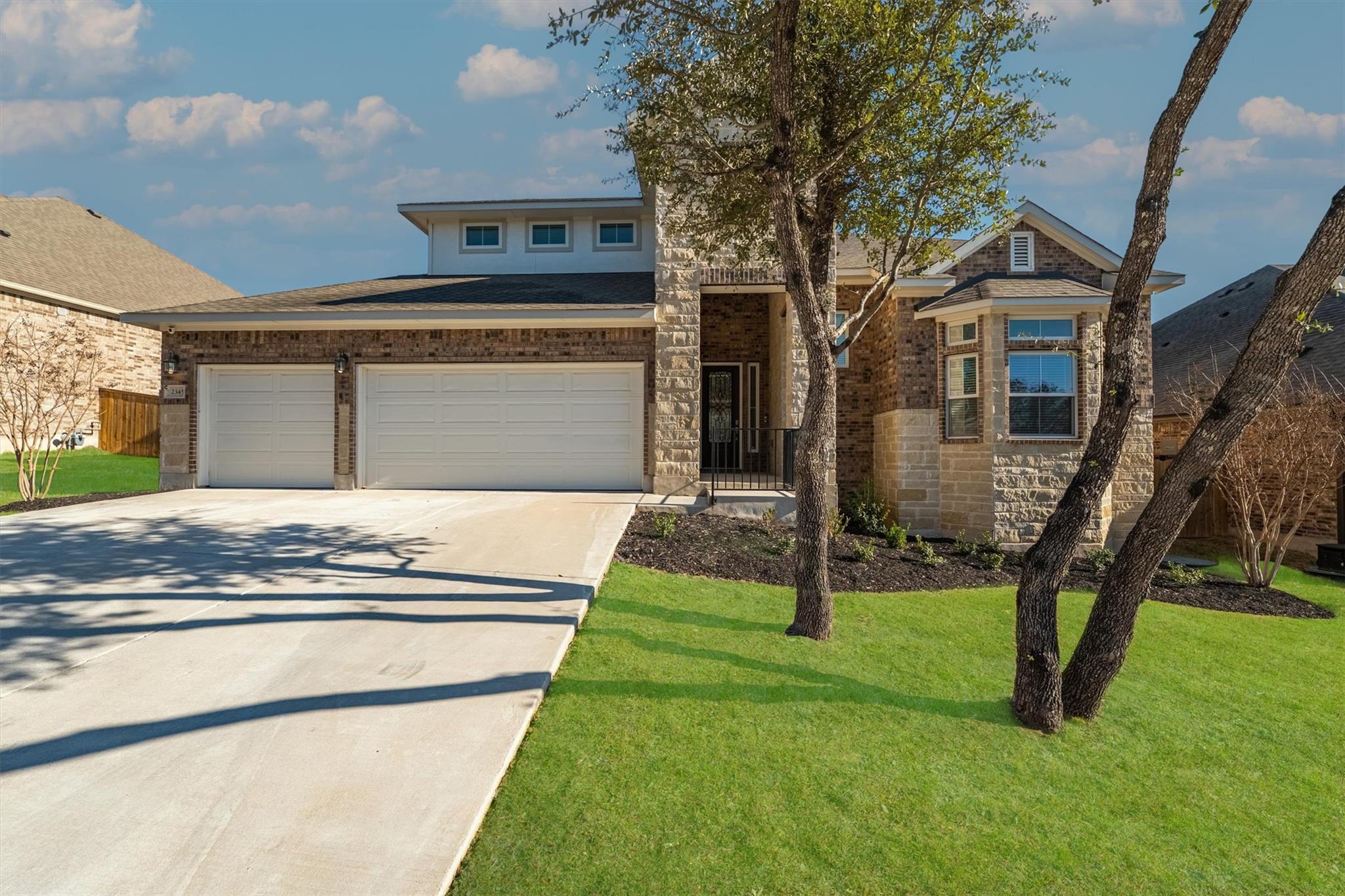 2345 Airport Dr Property Photo 1
