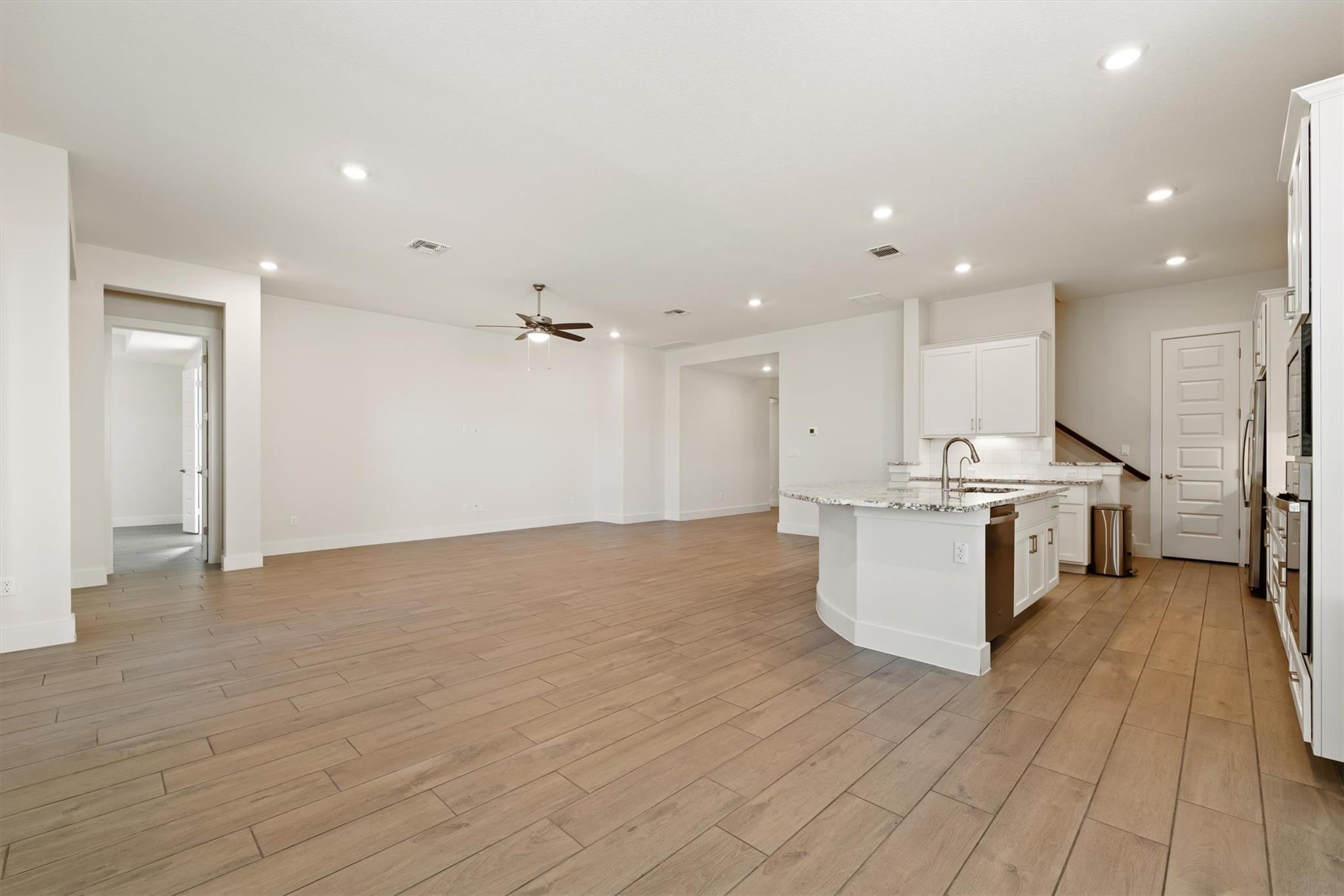 2345 Airport Dr Property Photo 8
