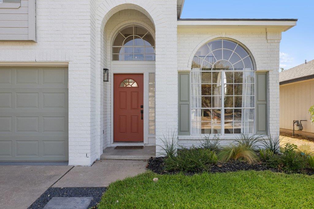 2415 Claudia Dr Property Photo 3