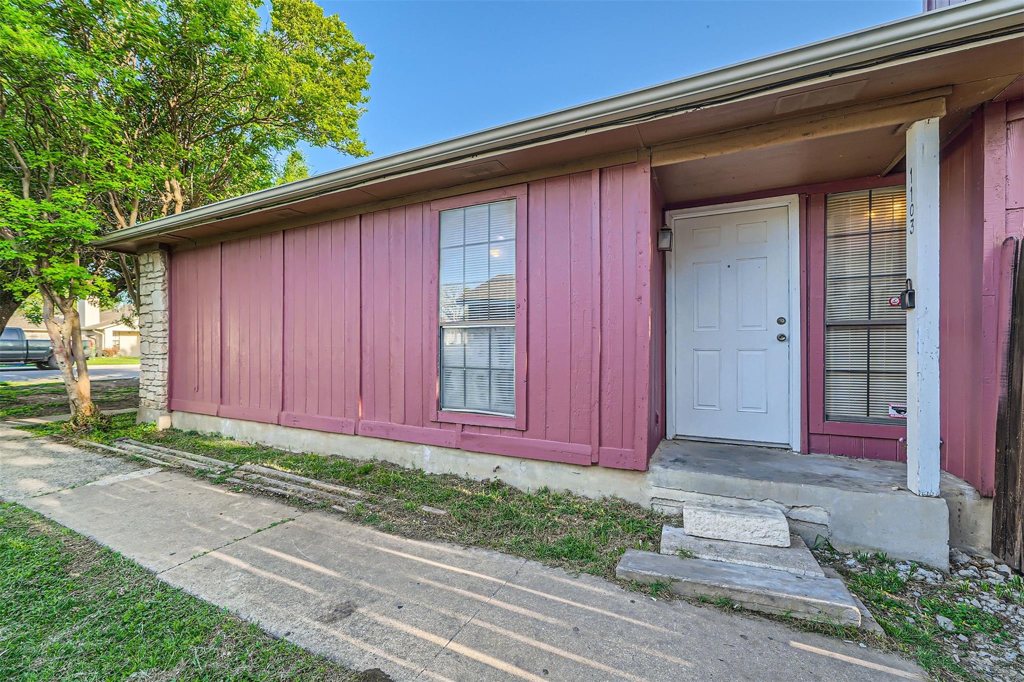 1101 Hyridge St Property Photo 3