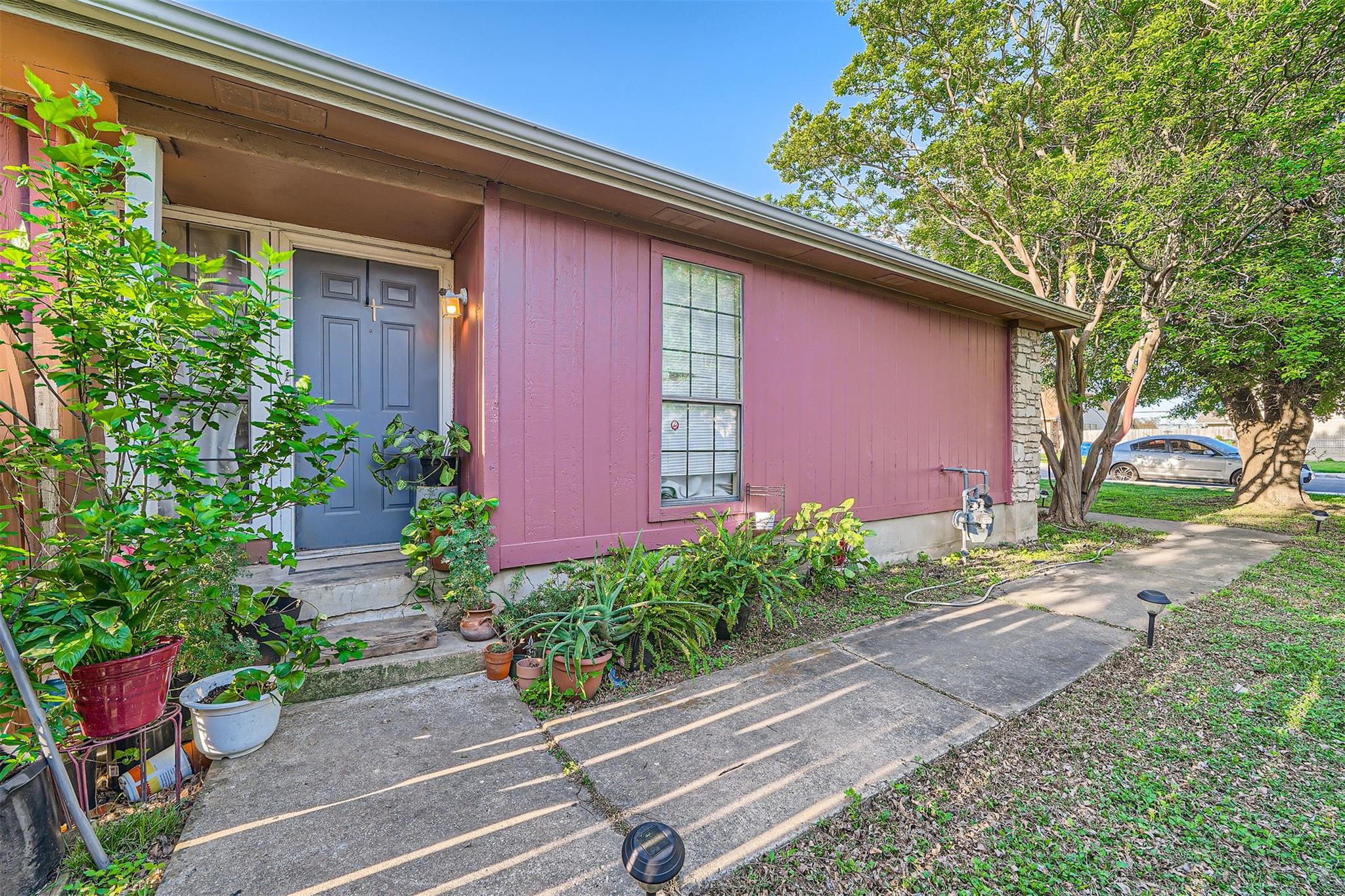 1101 Hyridge St Property Photo 4