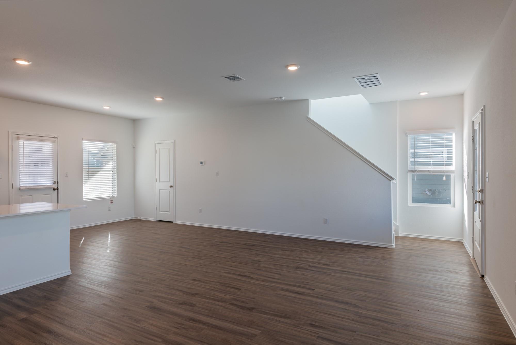 1336 Linwood St Property Photo 9