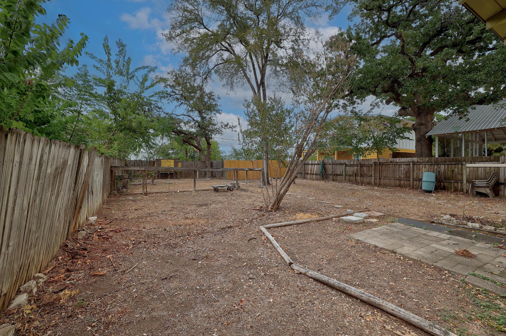 708 W 35th St Property Photo 13
